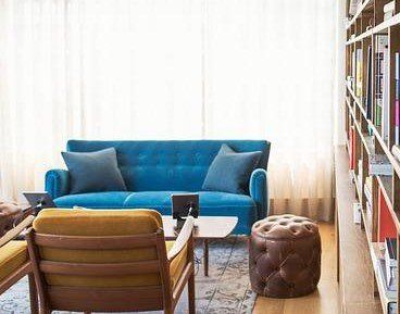 Puff como asiento adicional en el salon