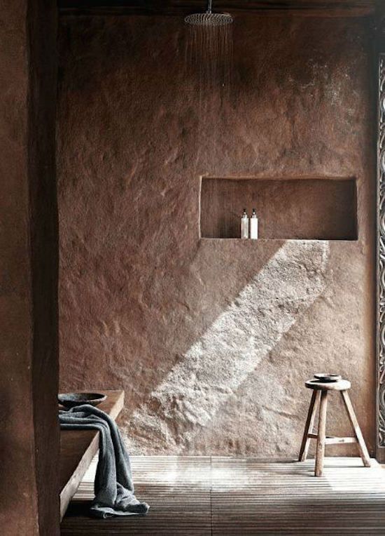 Decoración Wabi-Sabi en baño que incluye material natural en piedra Decoración Wabi-Sabi en baño, que incluye material natural en piedra