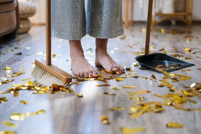 limpiar la casa después de una fiesta