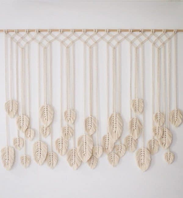 Tapiz en macramé usando hilos naturales