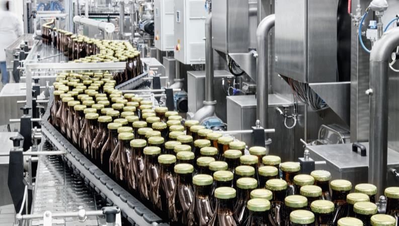 Salus Produktion abgefüllte Flaschen