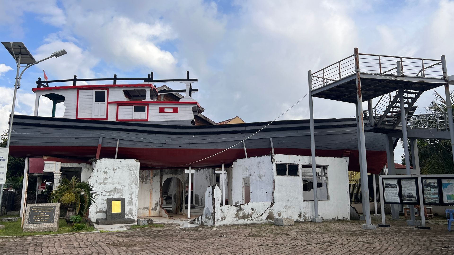 Tsunamischaden in Banda Aceh, Indonesien, Foto von Carolin Reiter