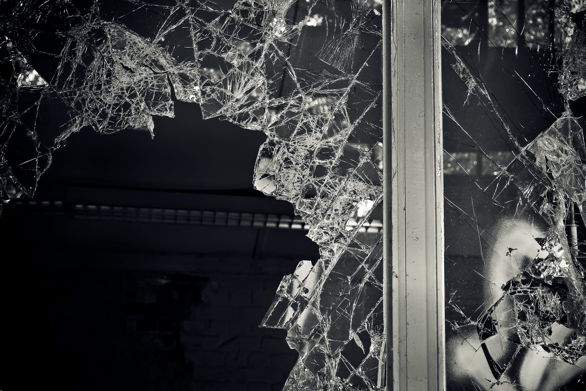 KC Glazing 24 hour emergency out of hours weekend glazing windows doors.