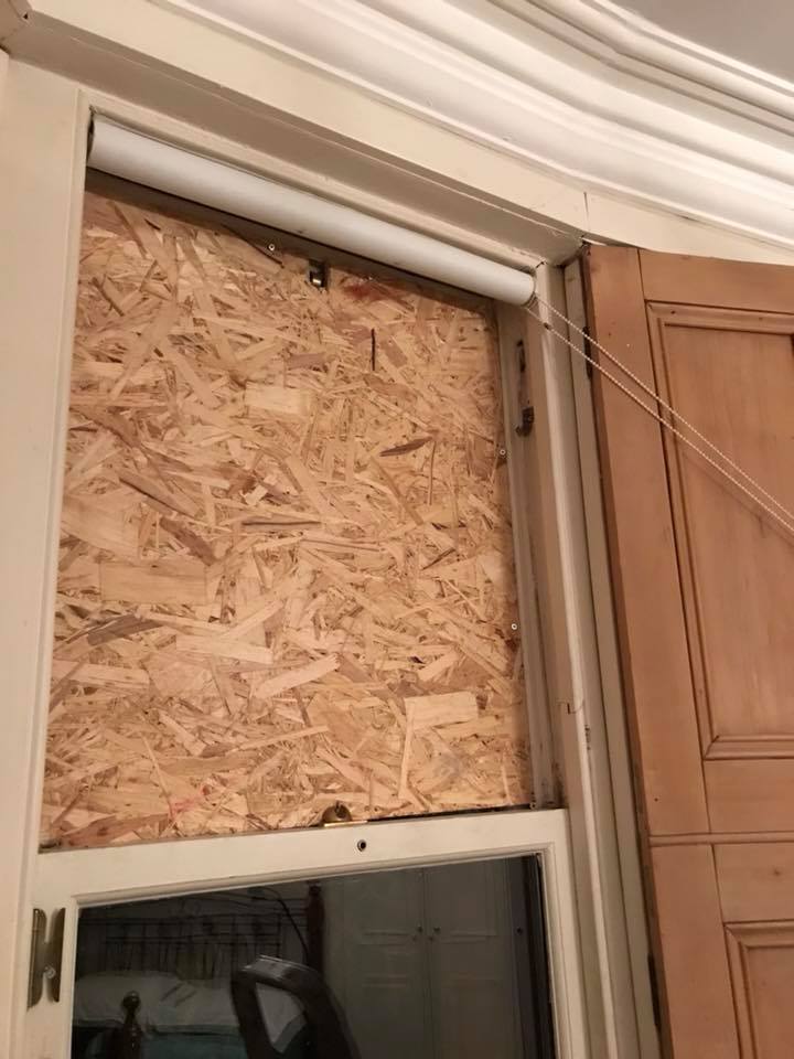 KC Glazing 24 hour emergency out of hours weekend board up windows doors.