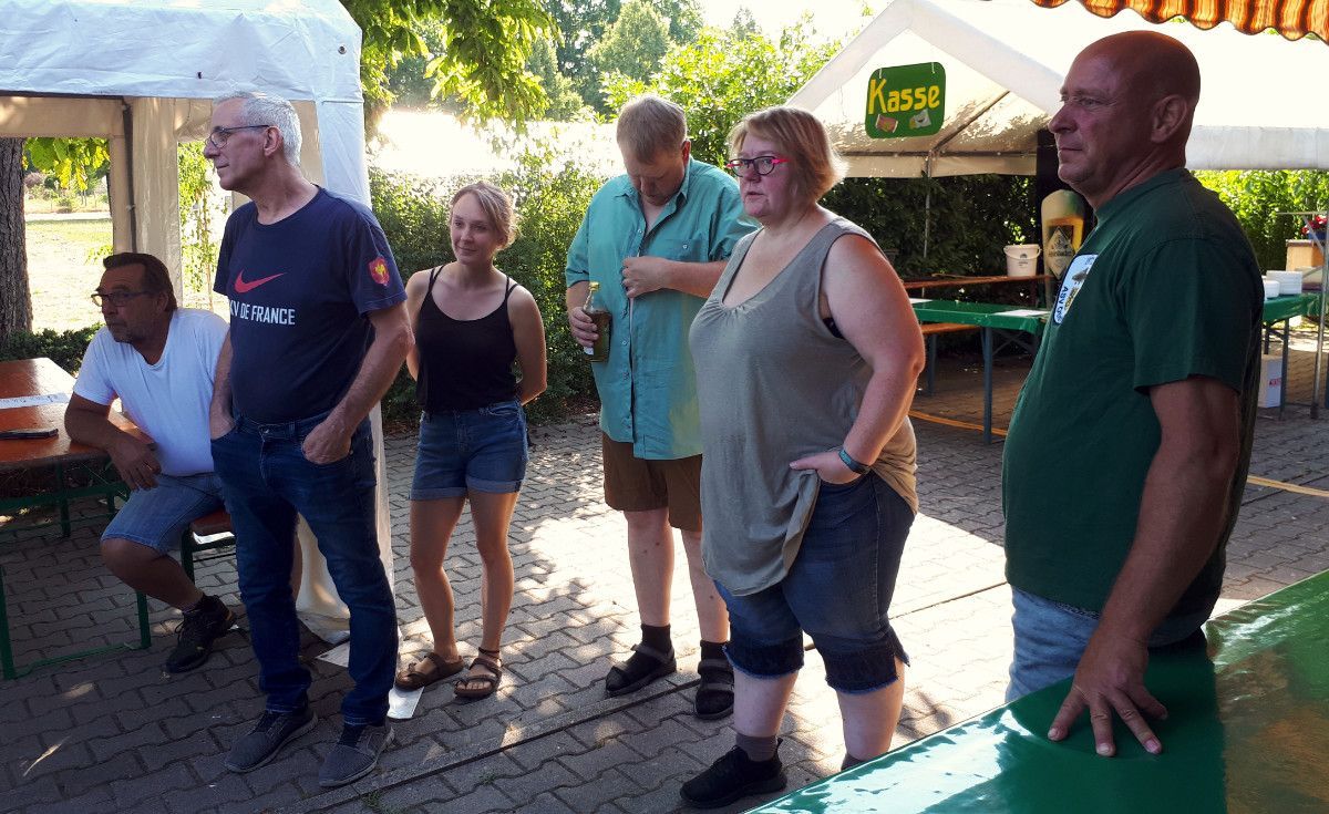 Besprechung beim Fischessen