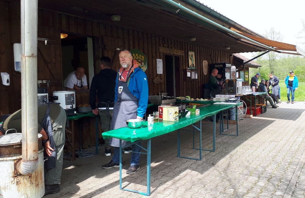 Wolram hält die Stellung bei der Essensausgabe