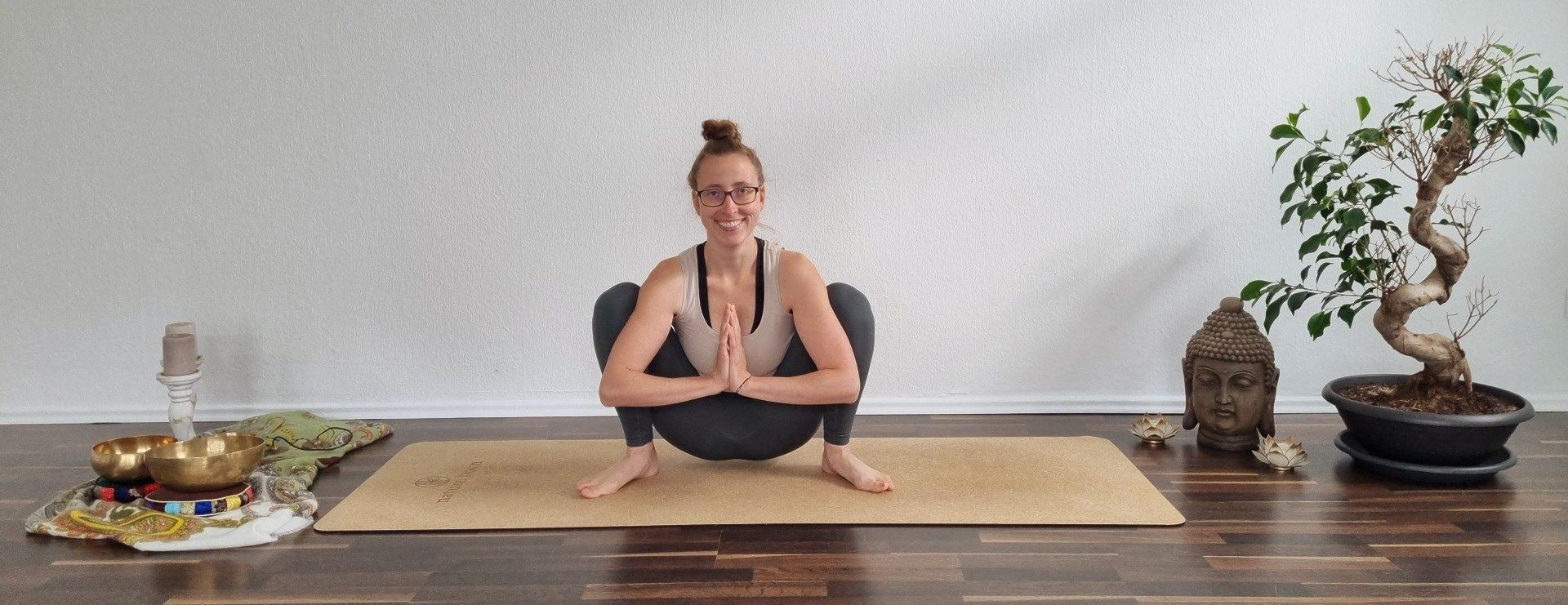 Yoga Position im Kursraum